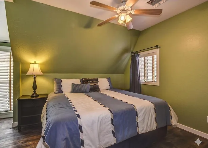 The Terrace 2 Bedroom Near The Courthouse Square With A King Bed In The Master Br * Prescott