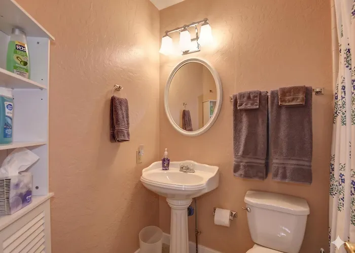 The Terrace 2 Bedroom Near The Courthouse Square With A King Bed In The Master Br Prescott