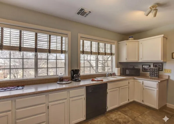 The Terrace 2 Bedroom Near The Courthouse Square With A King Bed In The Master Br * Prescott